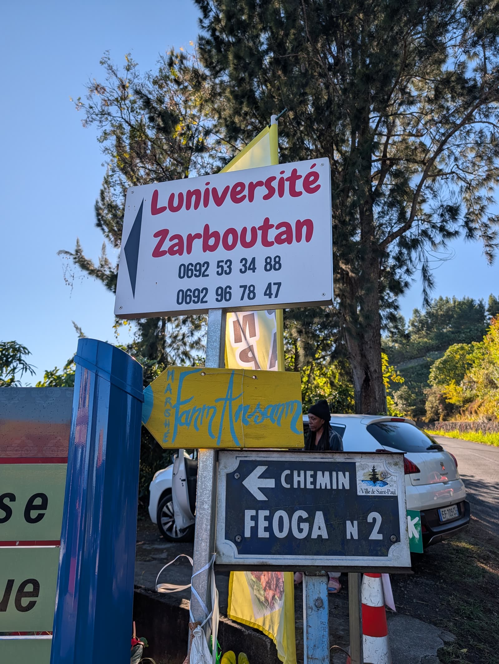 Marshé Fanm Ansanm signpost on market day